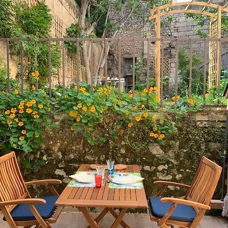 Capucines, Un Jardin Secret Dans Le Centre Historique Apartment Arles Bagian luar foto
