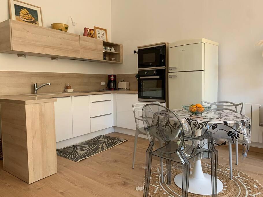 Capucines, Un Jardin Secret Dans Le Centre Historique Apartment Arles Bagian luar foto