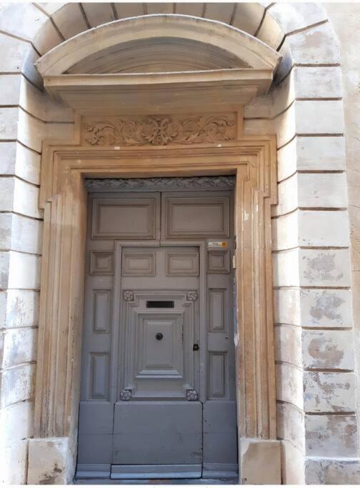 Capucines, Un Jardin Secret Dans Le Centre Historique Apartment Arles Bagian luar foto