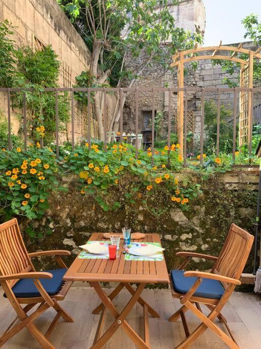 Capucines, Un Jardin Secret Dans Le Centre Historique Apartment Arles Bagian luar foto